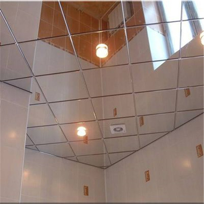 600x600 الفولاذ المقاوم للصدأ بلاط السقف عادي نمط مرآة تكمن في بلاط السقف الصوتية