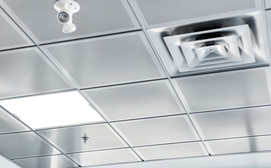 الألومنيوم يكمن في تصميم السقف المعدني ISO9001 مربعة البلاط 0.7 مم