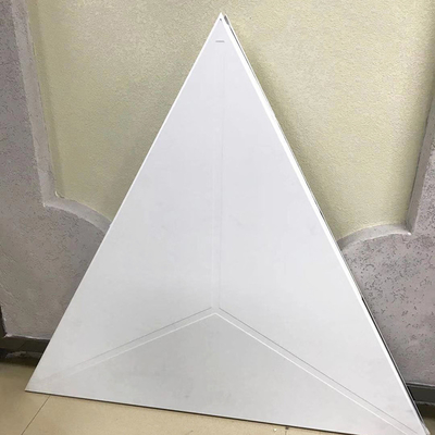أزياء مثلثية عازلة للصوت في السقف شكل مثالي بسمك 1.1 مم
