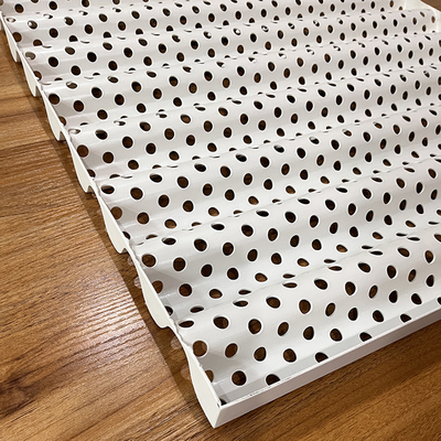 موجة جيبية 600x630x2.0mm لوحة الألومنيوم المموج مع ثقب قطرها 10 مم