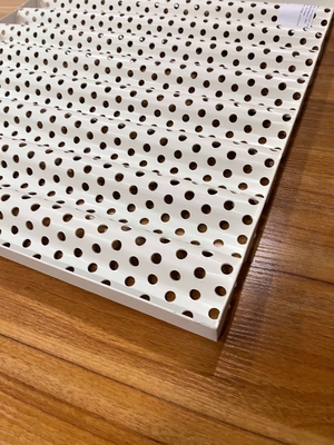 موجة جيبية 600x630x2.0mm لوحة الألومنيوم المموج مع ثقب قطرها 10 مم