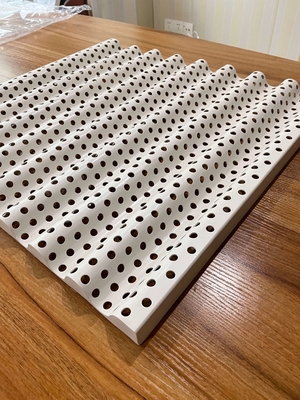 موجة جيبية 600x630x2.0mm لوحة الألومنيوم المموج مع ثقب قطرها 10 مم
