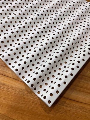 موجة جيبية 600x630x2.0mm لوحة الألومنيوم المموج مع ثقب قطرها 10 مم