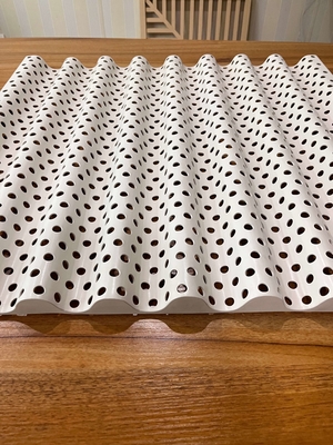 موجة جيبية 600x630x2.0mm لوحة الألومنيوم المموج مع ثقب قطرها 10 مم