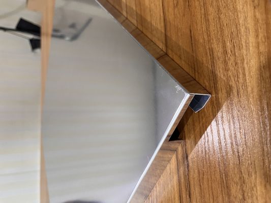600x600mm الألومنيوم سقف معدني غير تثقيب Aodnized نصف مرآة الألومنيوم هوك على اللوحة