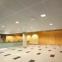 600 × 600 مم مشبك في السقف بسمك 30 مم مشطوف وحافة مربعة