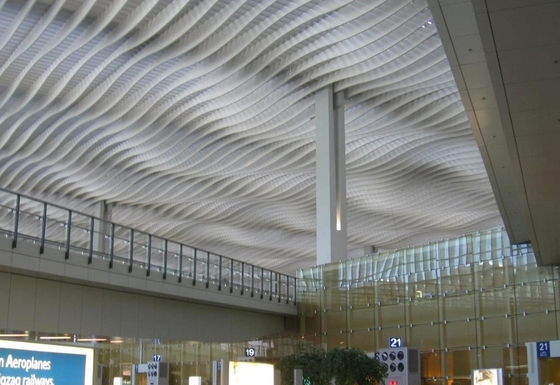 مقاومة للحريق وشاشة ألومنيوم سقف معدني 200x3000mm سهلة التنظيف