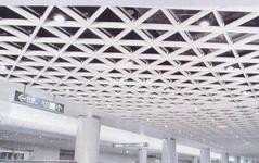 سقف شبكة سبائك الألومنيوم المعدنية 250x250mm لمركز المؤتمرات