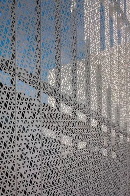 1600x6000mm لوحة الألومنيوم مثقبة لمحطة مترو مقاومة حمض