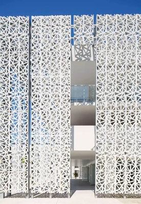 1600x6000mm لوحة الألومنيوم مثقبة لمحطة مترو مقاومة حمض