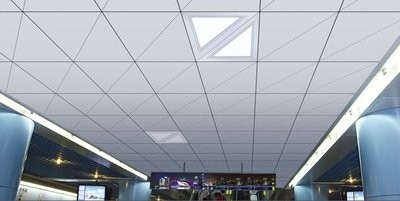 سقف ألمنيوم ثلاثي بمشبك لتزيين جدار مركز المؤتمرات